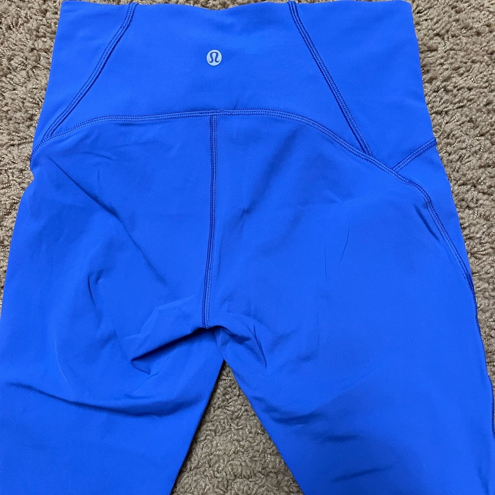 Adorable lululemon cropped leggings (size 6)